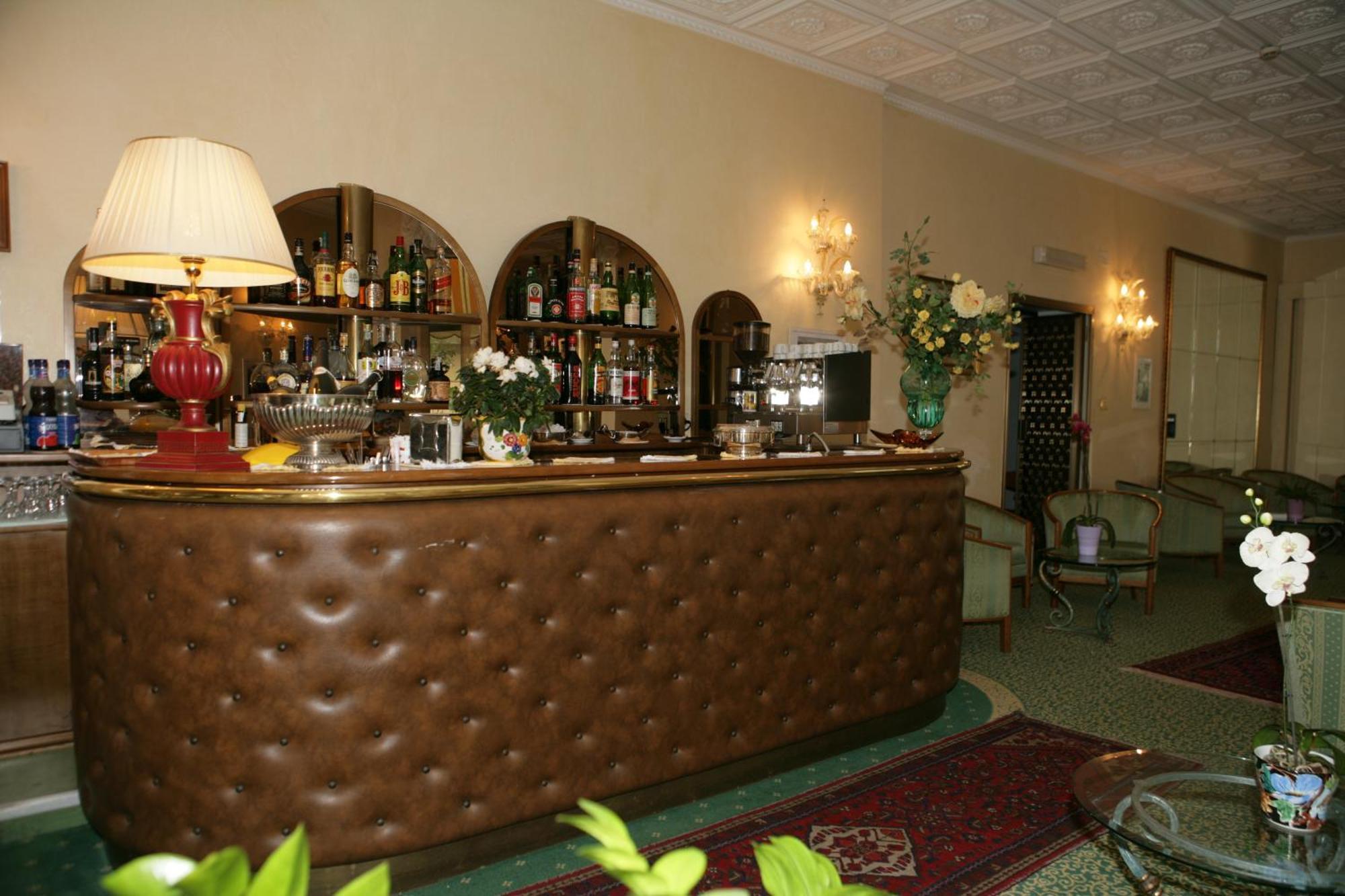 Hotel Diana Градо Екстериор снимка