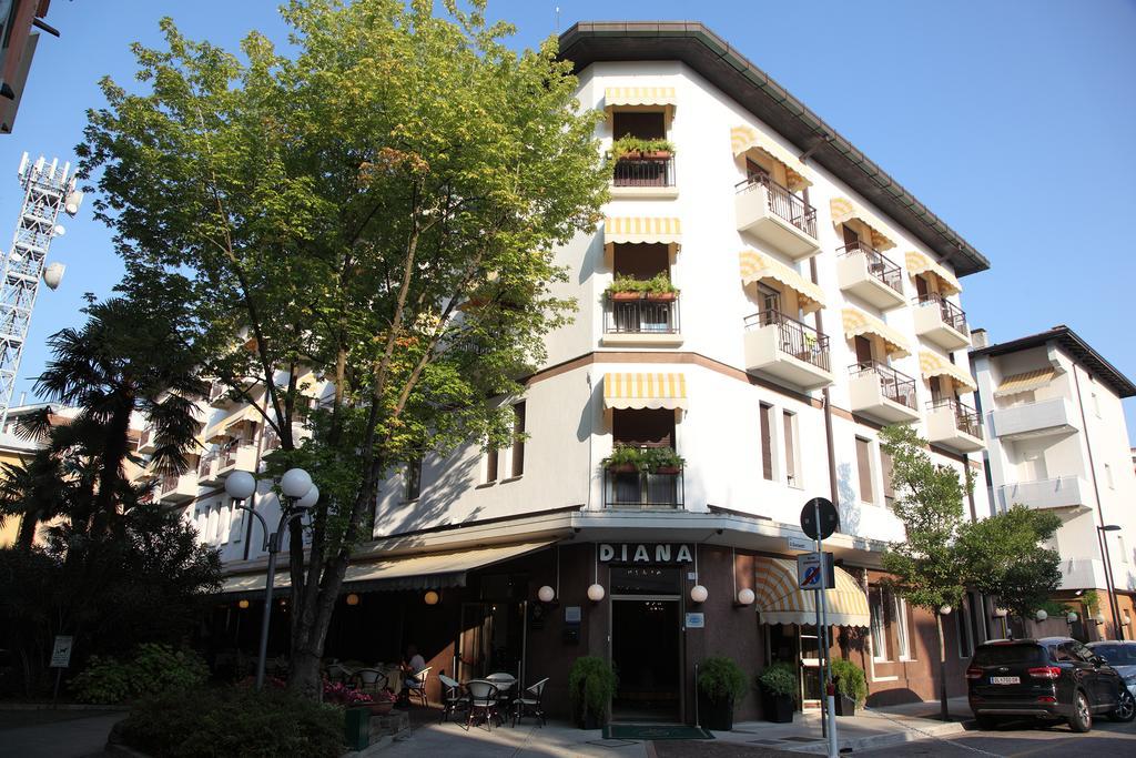 Hotel Diana Градо Екстериор снимка