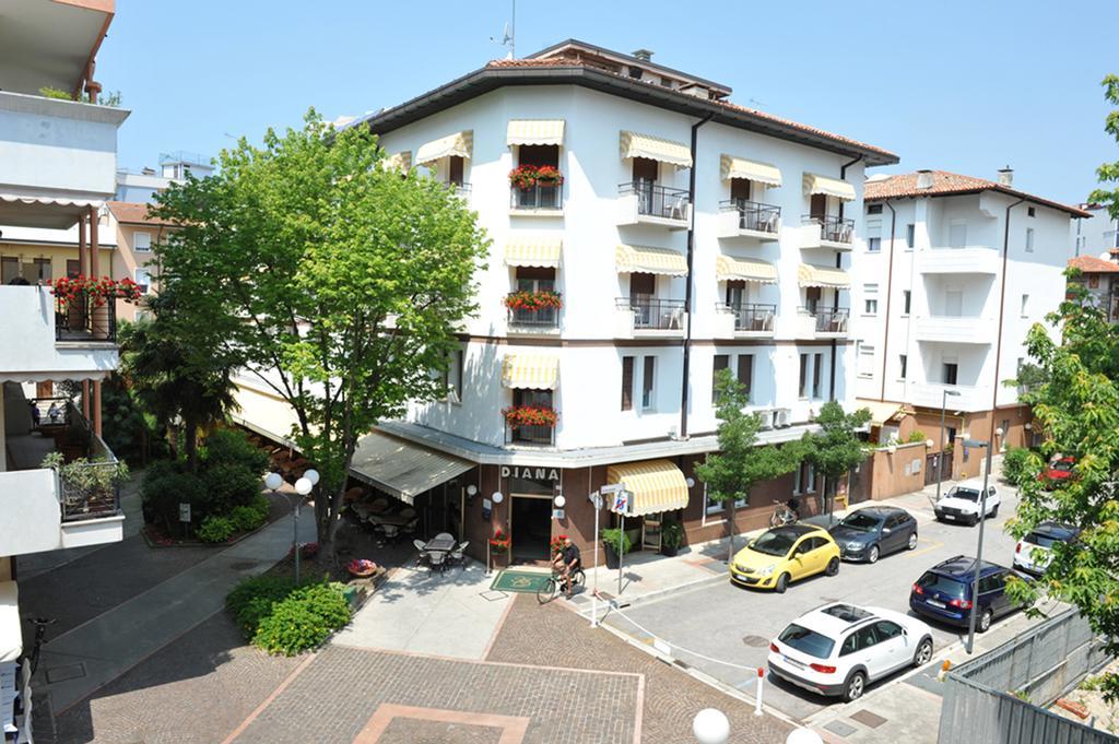 Hotel Diana Градо Екстериор снимка