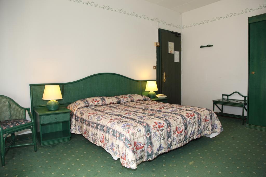 Hotel Diana Градо Екстериор снимка