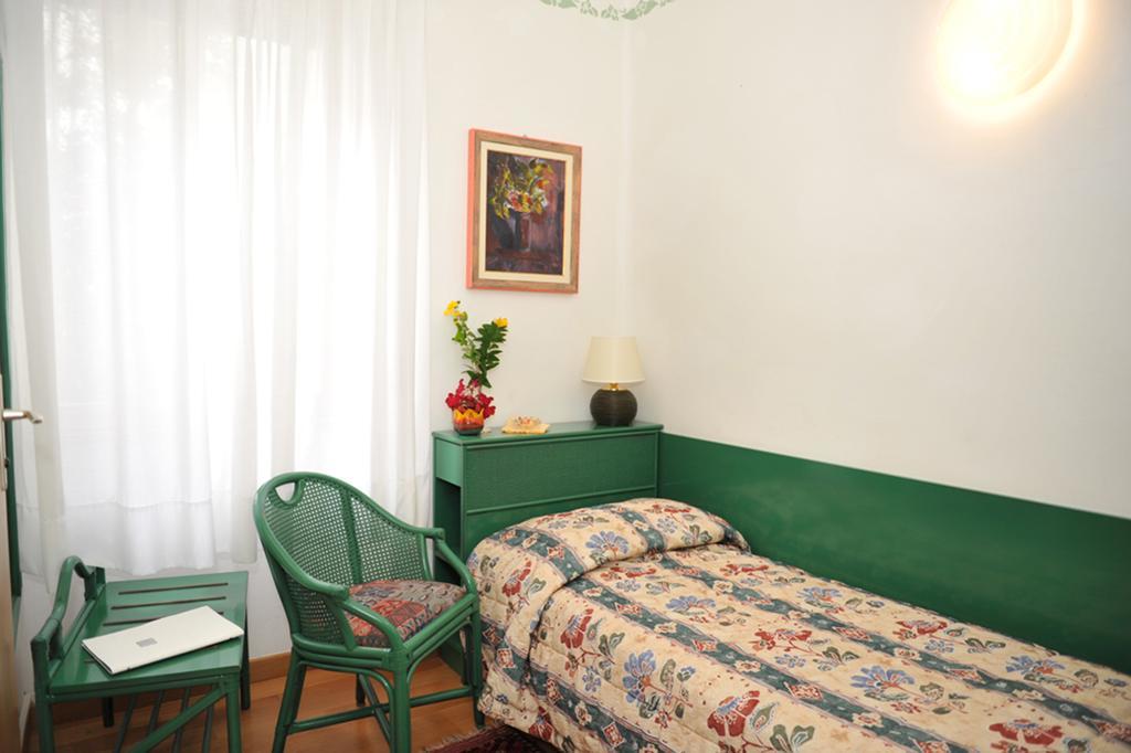 Hotel Diana Градо Екстериор снимка