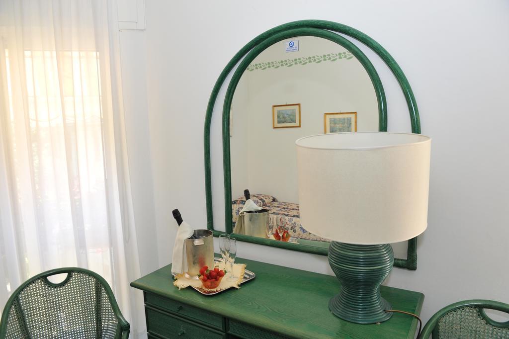 Hotel Diana Градо Екстериор снимка